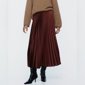 Zara maroon pleated midi skirt